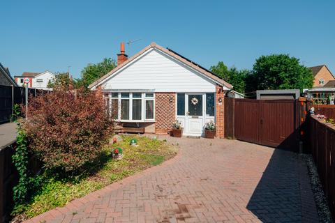 2 bed property, in Worcester WR2, £325,000