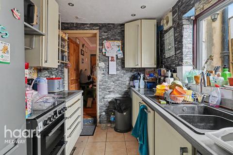 3 bed property, in Wickham Street, £220,000