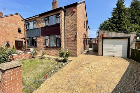 3 bed property, in Somerset Grove, £175,000