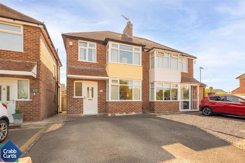 3 bed property, in Tachbrook Road, £300,000