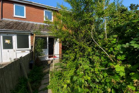 3 bed property, in Colt Park, £60,000
