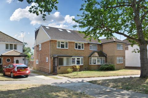4 bed property, in Langley Walk, £450,000