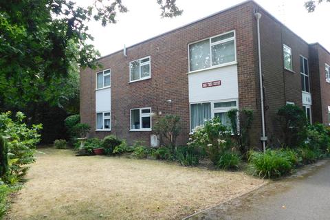 2 bed property, in Stour Way, £225,000