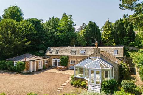 4 bed property, in Hexham NE46, £675,000
