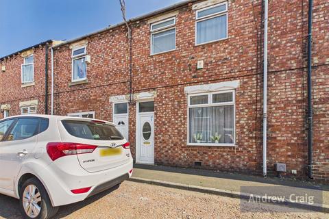 3 bed property, in Queen Street, £85,000