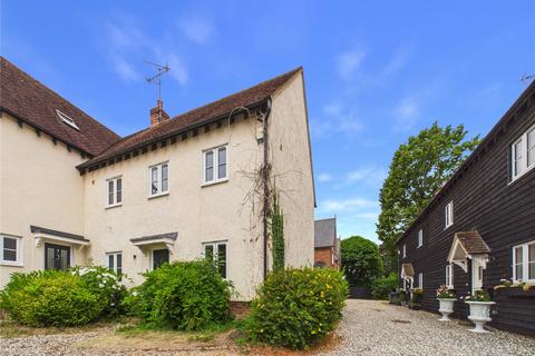 4 bed property, in Coachmans Mead, £450,000