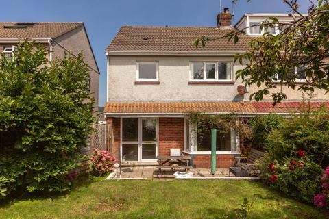 3 bed property, in Overland Close, £350,000