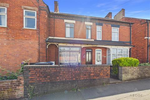 2 bed property, in Horninglow Road North, £139,999