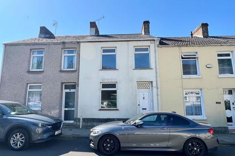 3 bed property, in South Street, £145,000