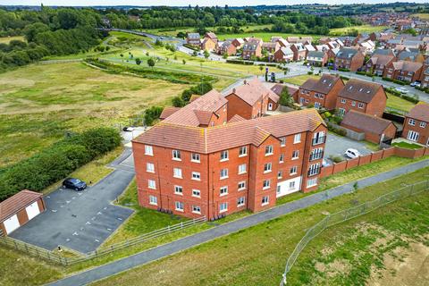 2 bed property, in Grand Union Road, £180,000