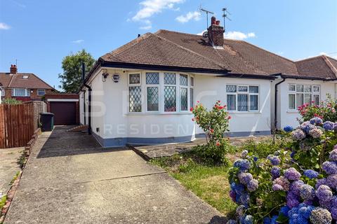2 bed property, in Warwick Avenue, £650,000