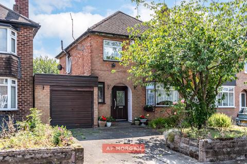 3 bed property, in Kingsdown Road, £350,000