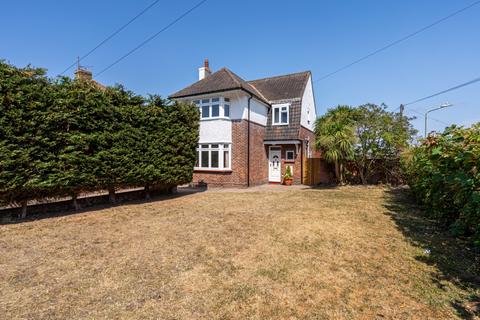 3 bed property, in Lamorna Avenue, £450,000