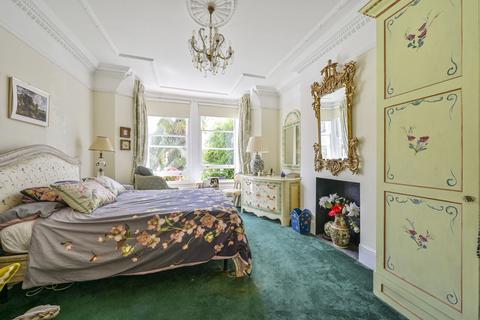 1 bed property, in Woodside, £650,000