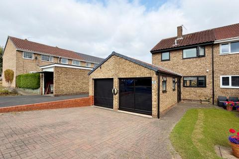 3 bed property, in Stoneybeck, £225,000