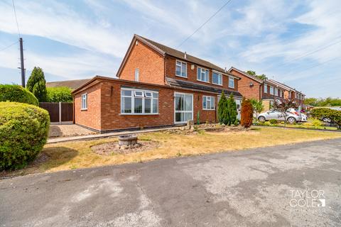 3 bed property, in New Road, £315,000