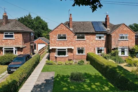 3 bed property, in Lampits Lane, £300,000