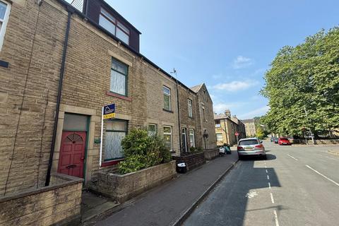 2 bed property, in Cambridge Street, £150,000