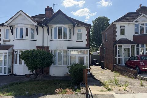 2 bed property, in Fairford Road, £200,000