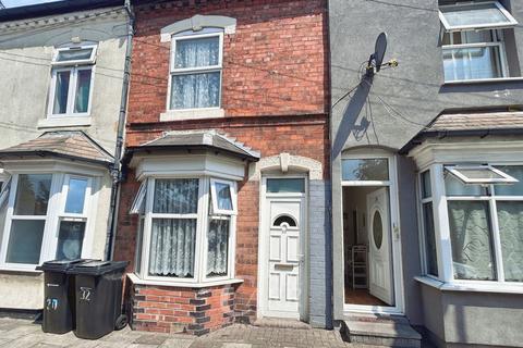 2 bed property, in Village Road, £150,000