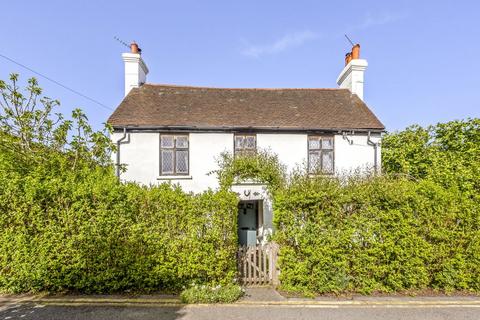 5 bed property, in High Street, £800,000