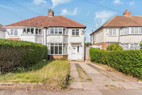 3 bed property, in White Farm Road, £325,000
