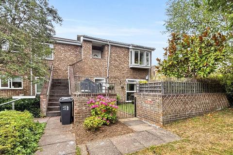 2 bed property, in Selsdon CR0, £245,000