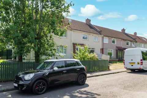 4 bed property, in Kerrylamont Avenue, £160,000