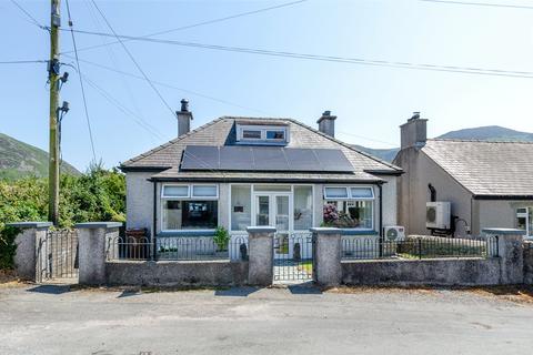 2 bed property, in Trefor, £260,000
