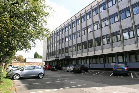 2 bed property, in Kingswinford, £55,000