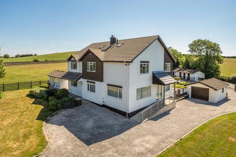 5 bed property, in Totnes Road, £950,000