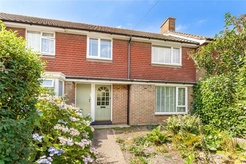 3 bed property, in Stane Street Close, £350,000