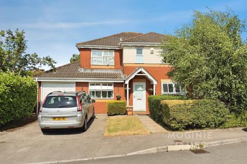 4 bed property, in Grangewood Close, £470,000