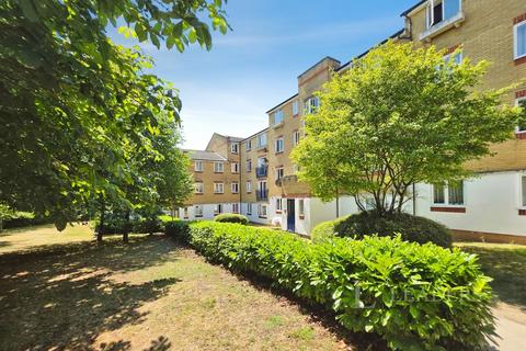 1 bed property, in Dadswood, £190,000