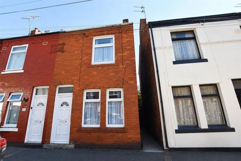 2 bed property, in Silverlea Avenue, £120,000