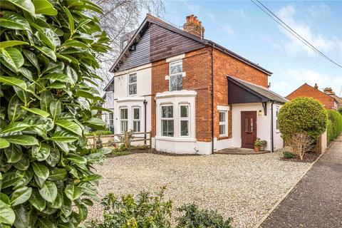 2 bed property, in Penwarden Way, £425,000