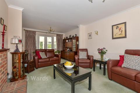4 bed property, in Sandyhurst Lane, £650,000