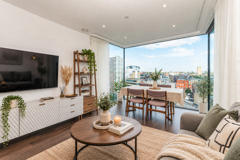 2 bed property, in Piazza Walk, £1,150,000