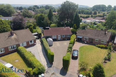 2 bed property, in Oak Avenue, £445,000