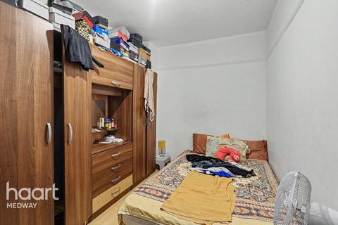 3 bed property, in Curzon Road, £250,000