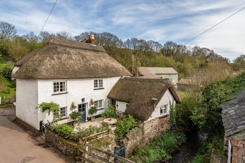 3 bed property, in Riverside Cottage, £350,000