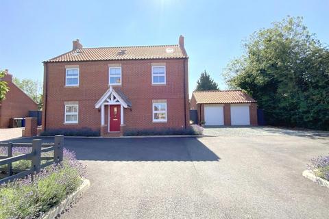 4 bed property, in Orchard Fields, £325,000