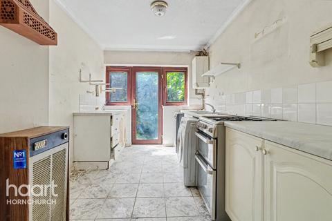 3 bed property, in Coltishall Road, £375,000