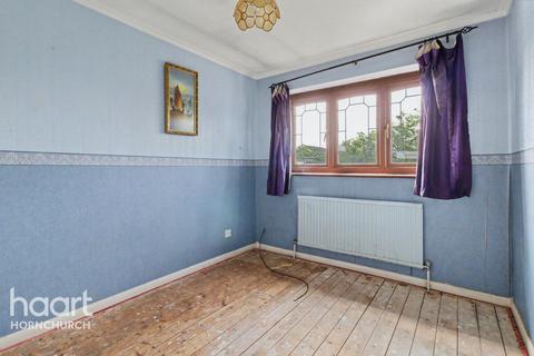 3 bed property, in Coltishall Road, £375,000