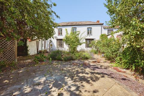 4 bed property, in Freiston Road, £150,000