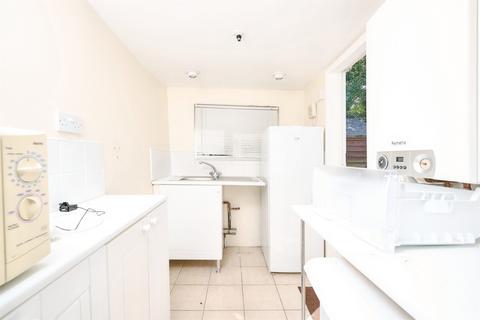 4 bed property, in Freiston Road, £150,000