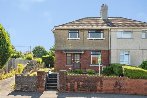 4 bed property, in Mount Crescent, £140,000
