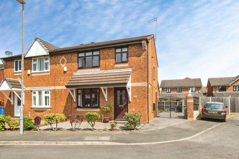 3 bed property, in Baytree Avenue, £325,000