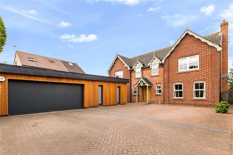 5 bed property, in Pinfold Lane, £625,000