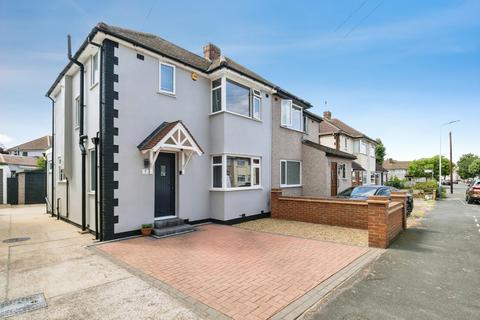 3 bed property, in Lancaster Drive, £575,000